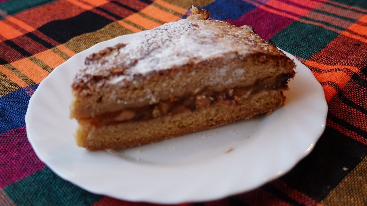 Recipe: Romanian apple and cinnamon pie, the easy autumn classic