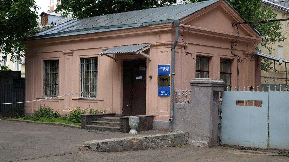 Novaya Gazeta, Russia's best-known independent newspaper, announces it will close under Kremlin pressure