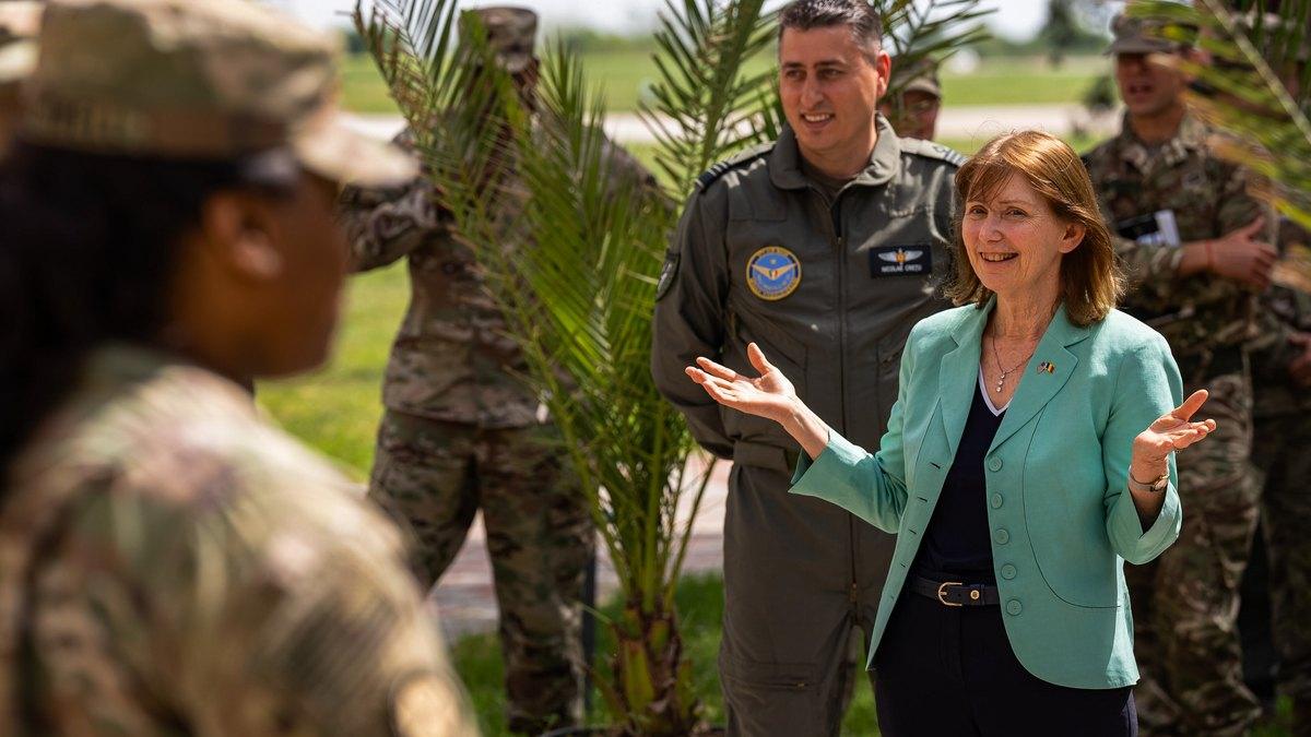 Romania has offered to cover some costs of keeping US troops in the country, foreign minister says