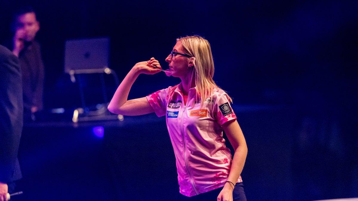 Fallon Sherrock beats world champion Luke Littler in a single leg to win £501,000 on Netflix