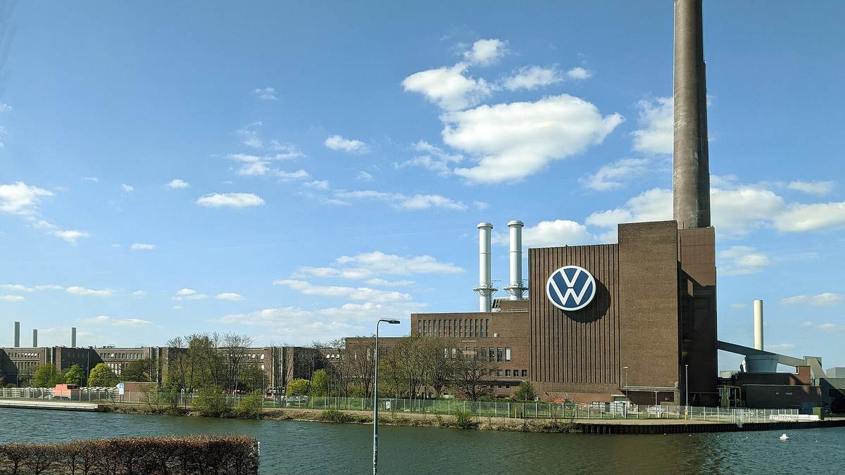 Volkswagen plans to freeze pay for 660,000 staff until 2030, works council says