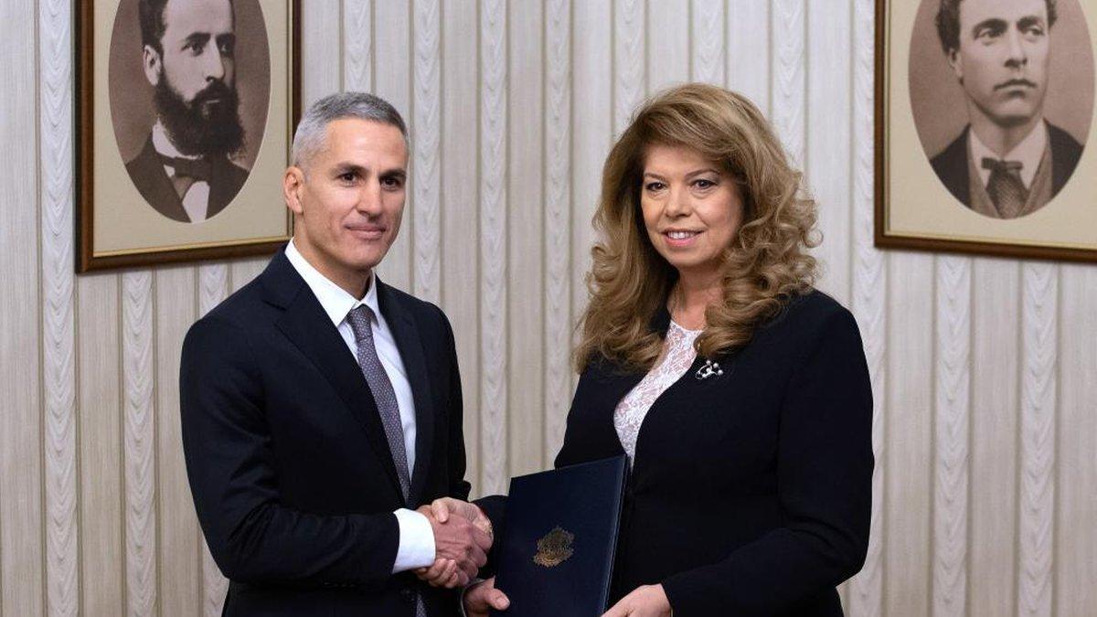 Bulgaria election: exit polls put President Iotova narrowly ahead of Gyurov, runoff on 1 November